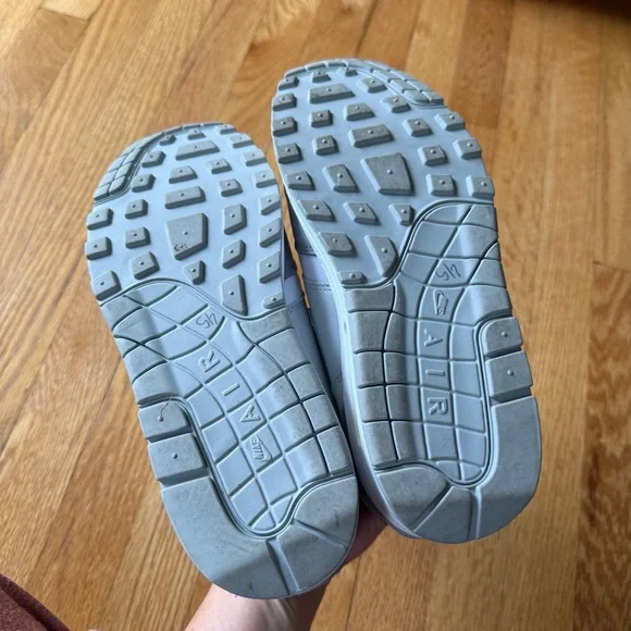 Nike Air Max 1 Sneakers - Light Smoke Gray - Picture 6 of 7